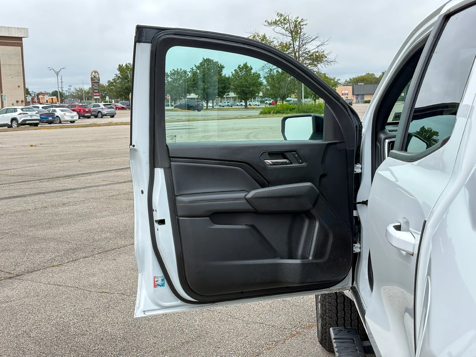 Used 2023 White GMC Elevation image 14
