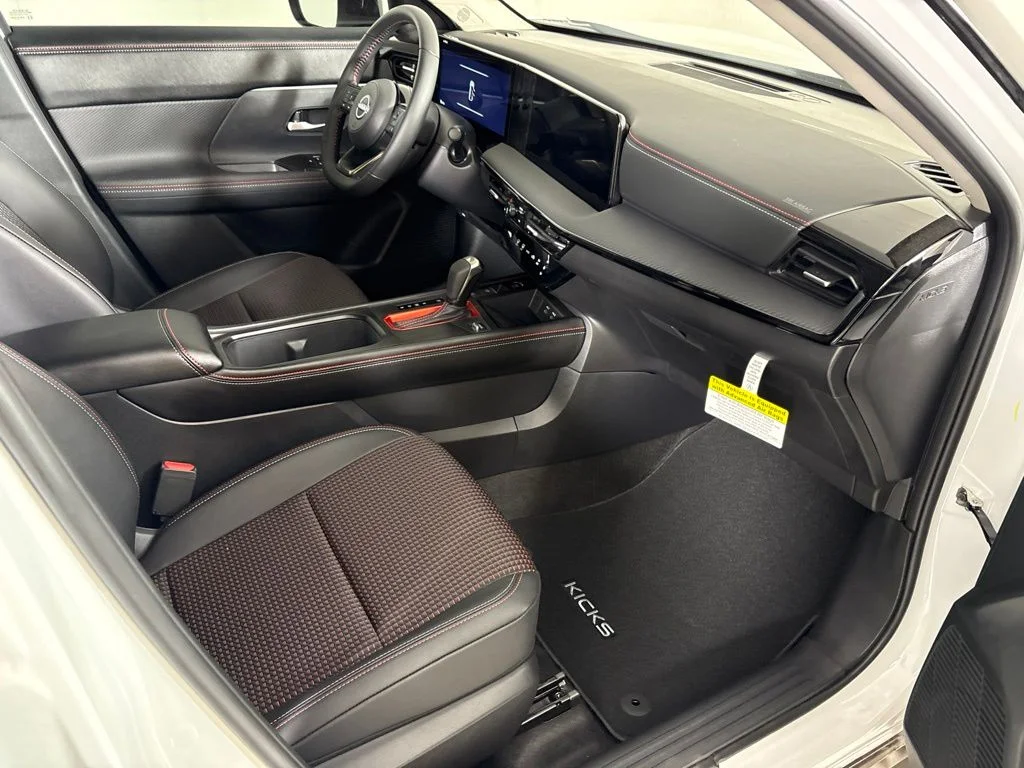 New 2026 Aspen White TriCoat / Super Black Two-tone Nissan SR image 17