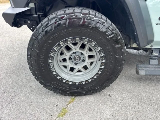 Used 2024  Jeep Sport S image 16
