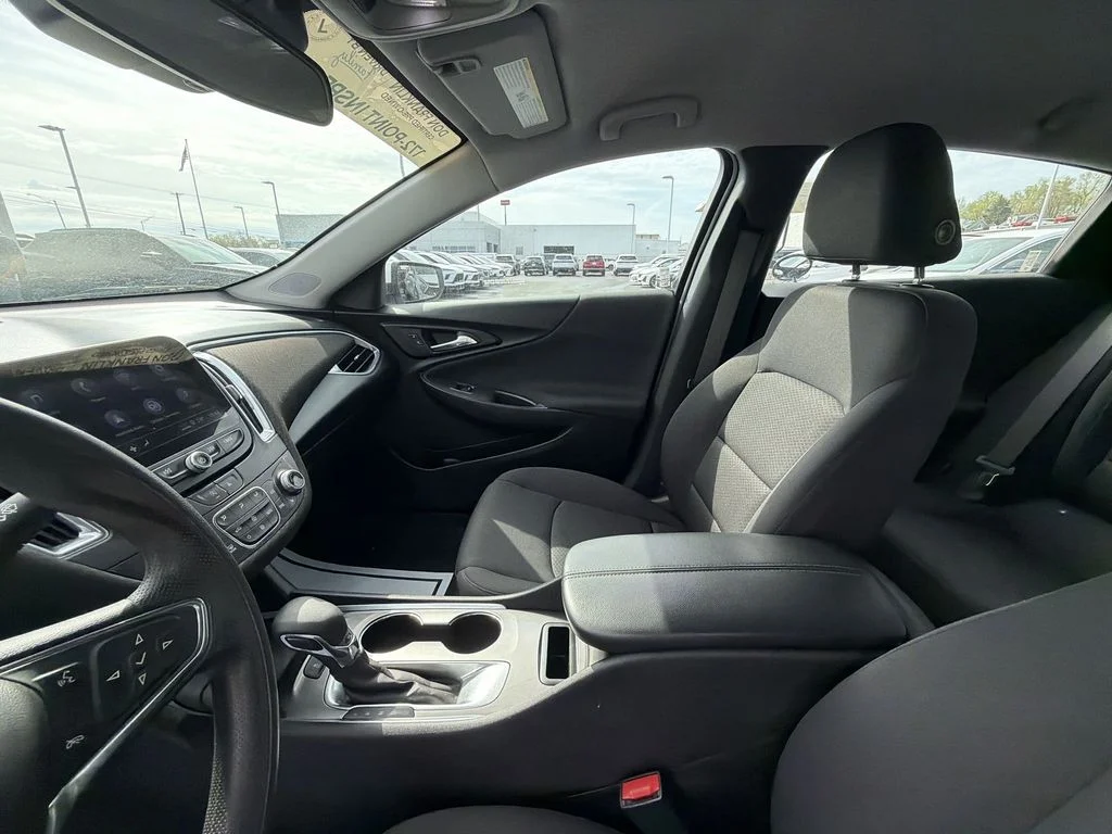 Used 2021 White Chevrolet LT image 11