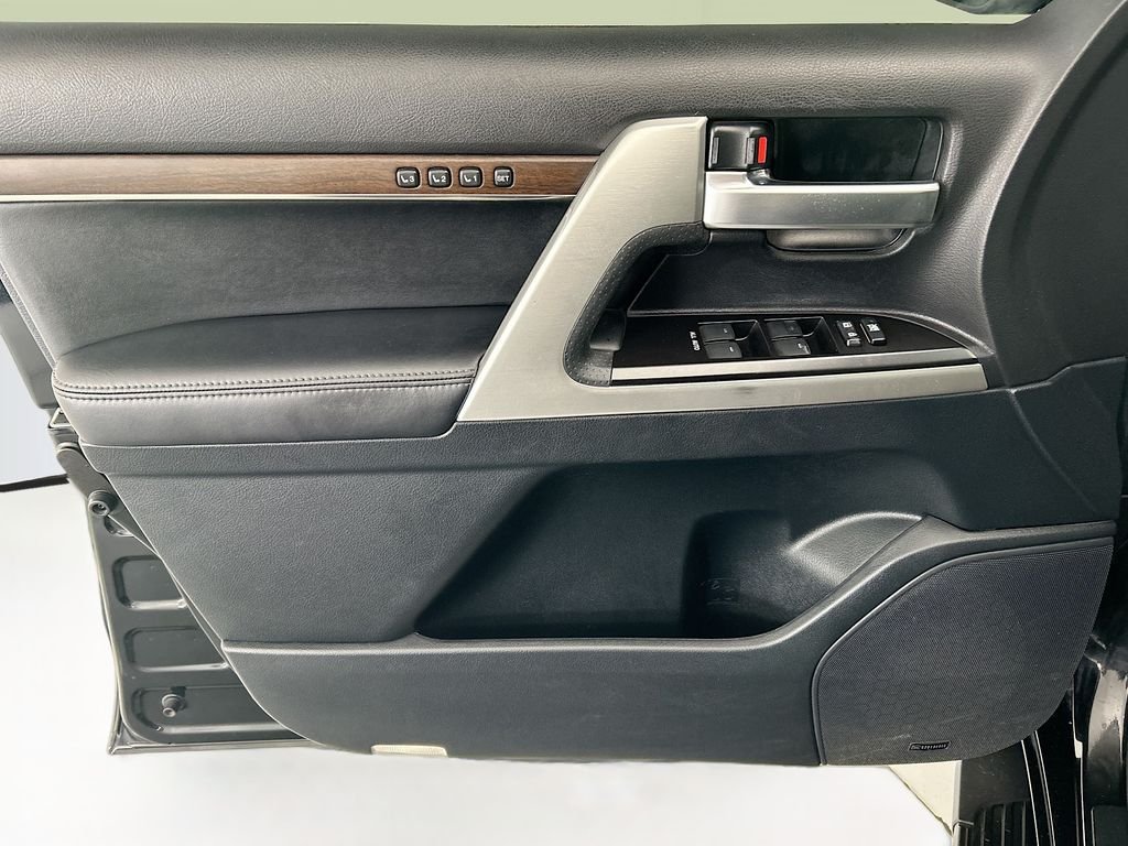 Used 2019 Midnight Black Metallic Toyota Base image 23