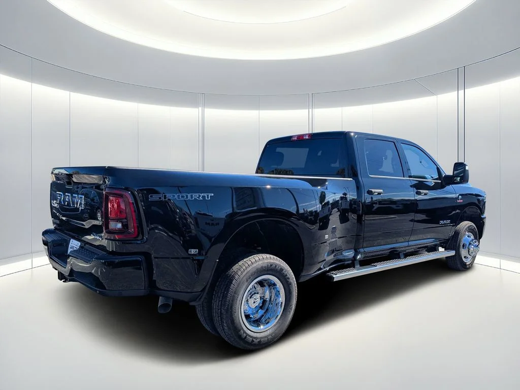New 2026 Diamond Black Crystal Pearl-Coat Exterior Paint RAM Big Horn image 3