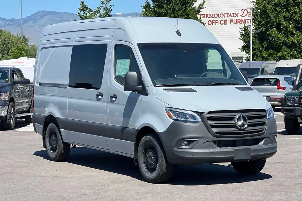 Used 2024 Iridium Silver Mercedes-Benz Cargo 144 WB image 7