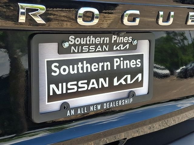 Used 2023 Black Nissan SV image 31