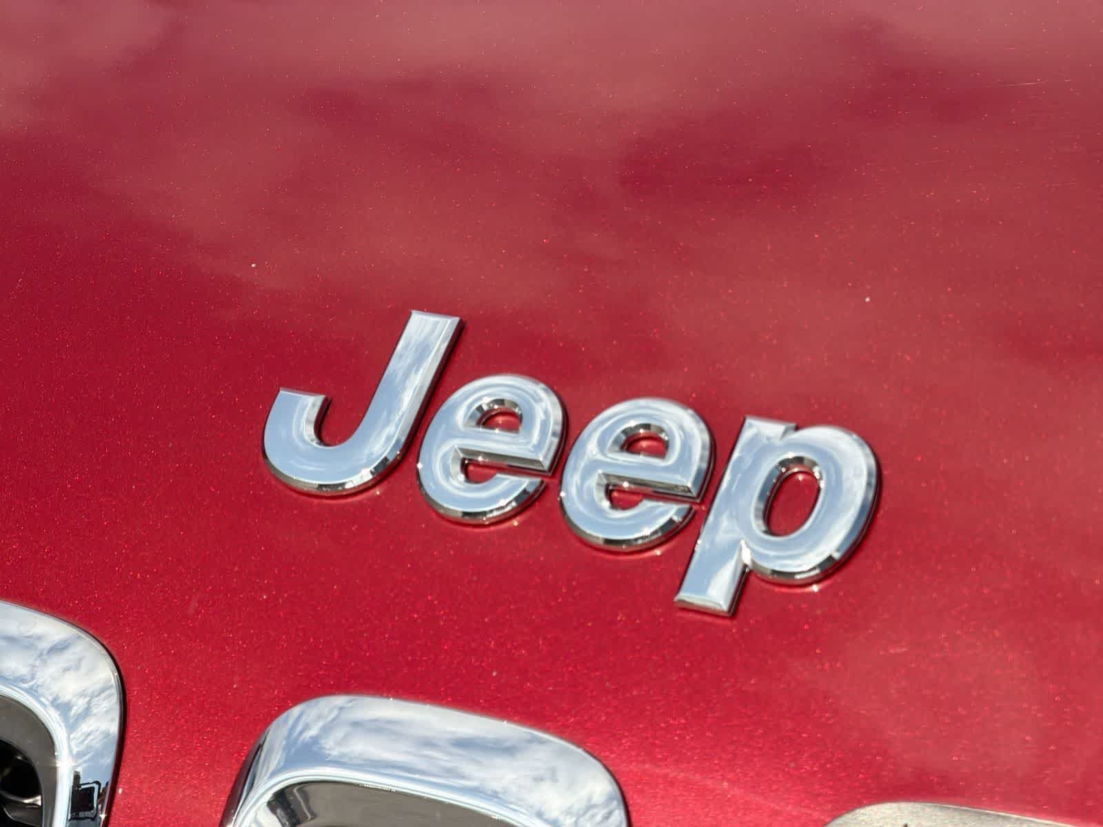 Used 2015 Deep Cherry Red Crystal Pearlcoat Jeep Latitude image 12
