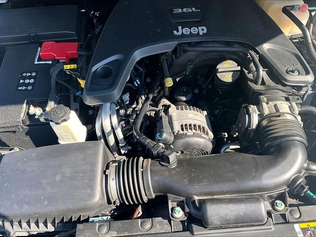 Used 2020 White Jeep Mojave image 33