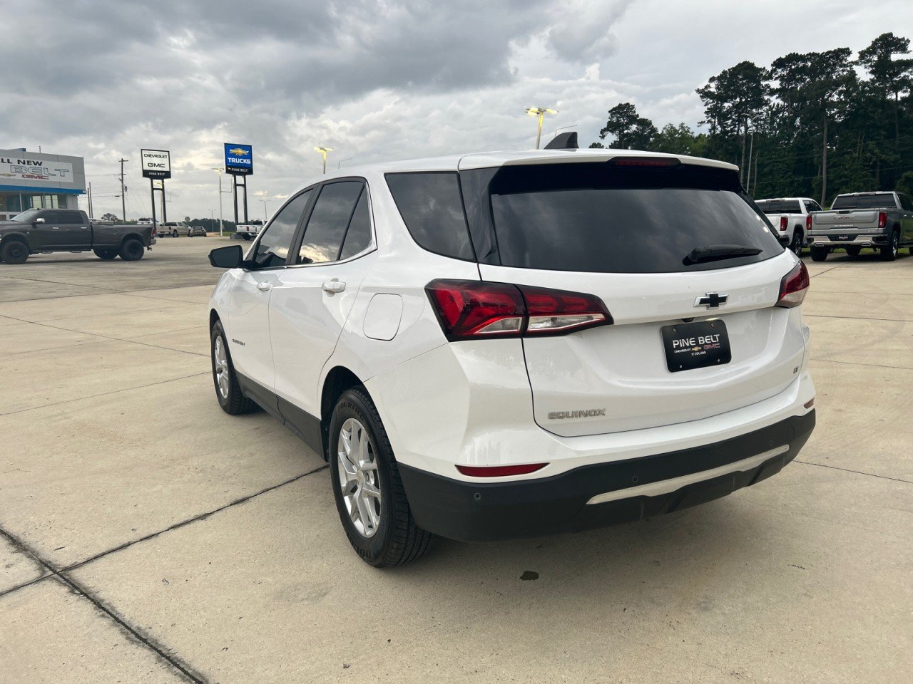 Used 2022 Summit White Chevrolet LT image 4