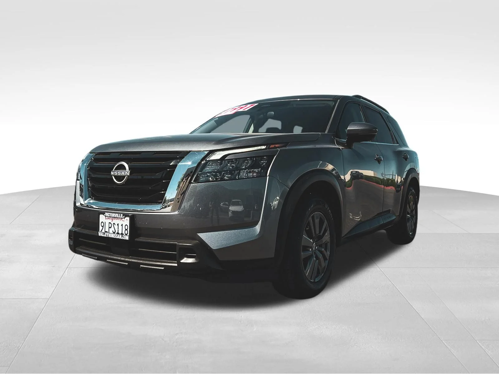 Used 2024 Gray Nissan SV image 3