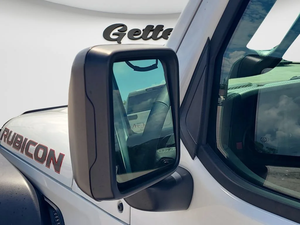 Used 2025 White Jeep 4-Door Rubicon 4x4 image 25