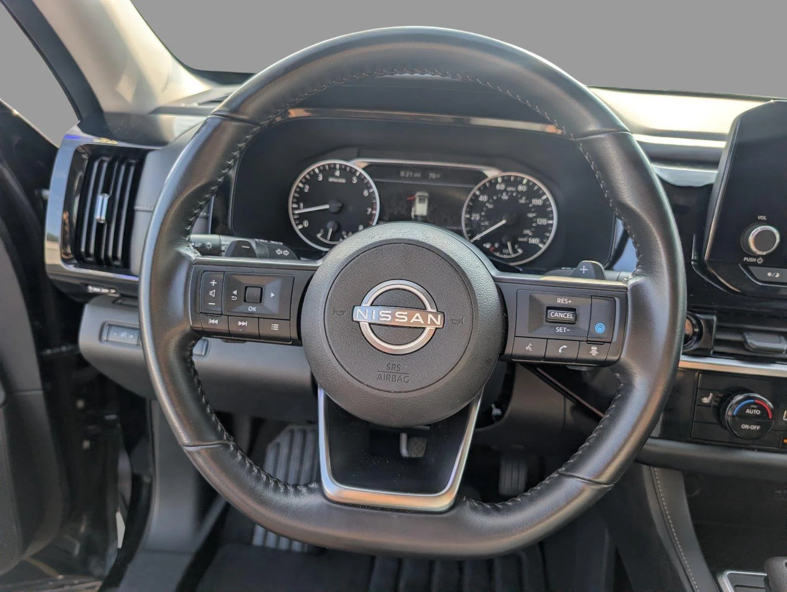 Used 2025 Super Black Nissan SV image 27