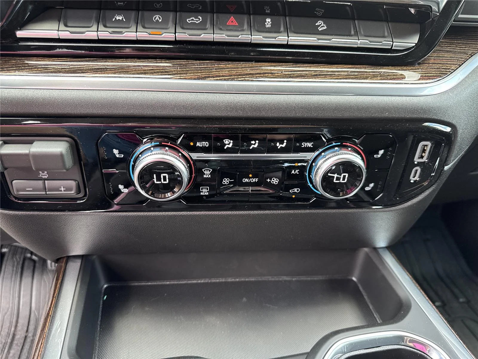 New 2026 Sterling Metallic GMC Elevation image 27
