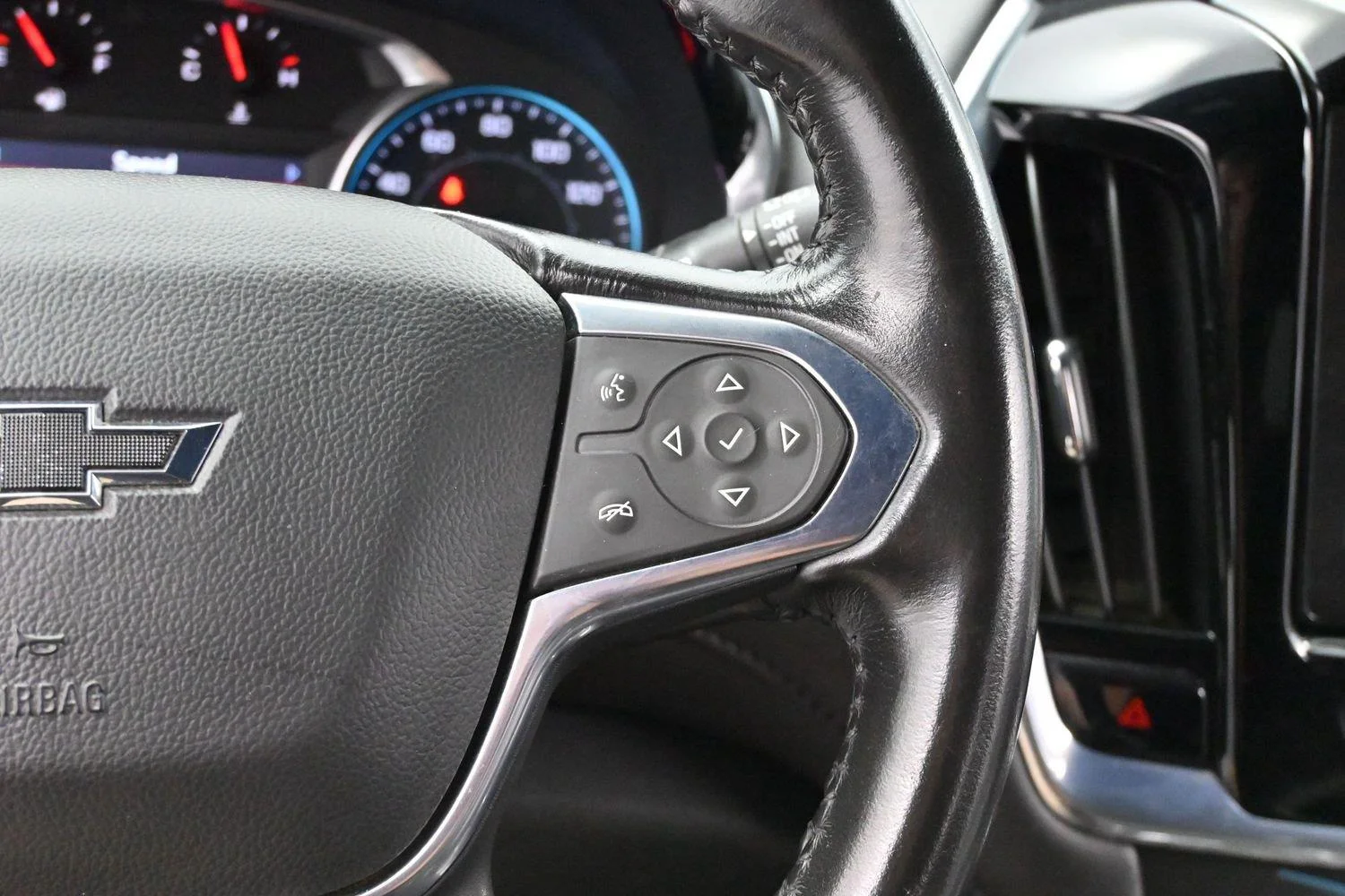Used 2022 Summit White Chevrolet LT Cloth image 16