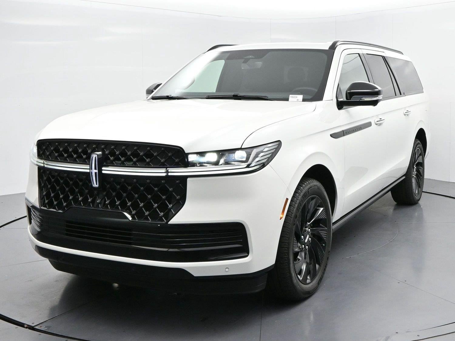 Used 2026 Pristine White Metallic Tri-coat Lincoln Reserve image 3