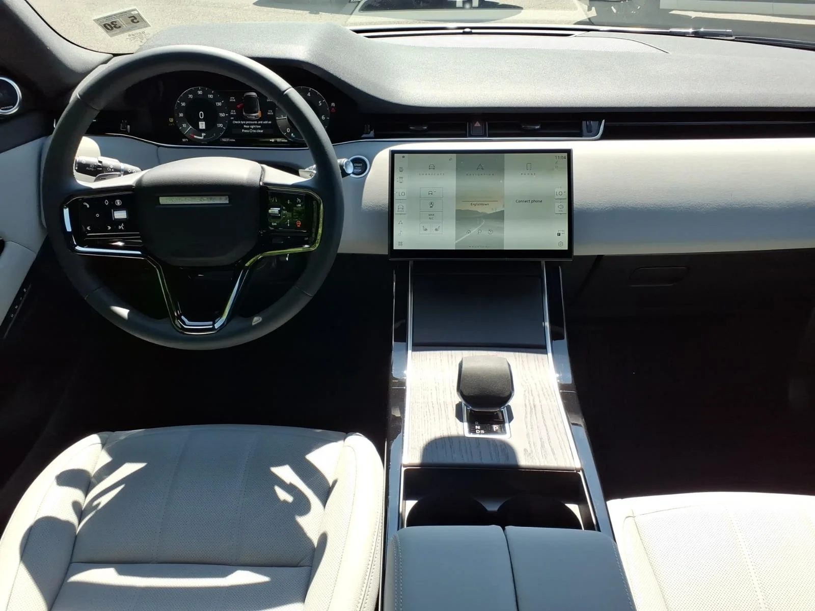 Certified Used 2026 Fuji White Land Rover S image 4