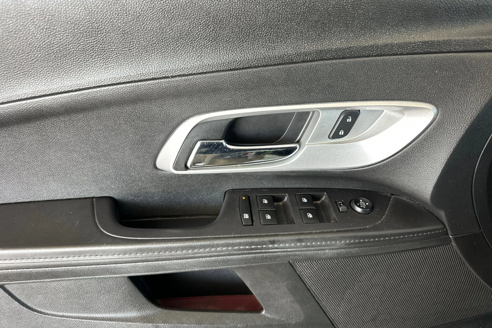 Used 2016 Summit White Chevrolet LS image 11