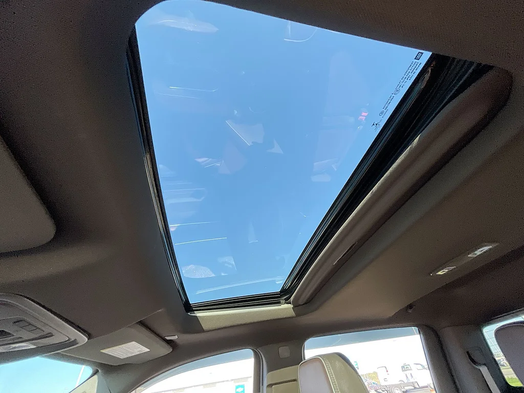 Used 2022 SUMMIT WHITE GMC Denali image 19