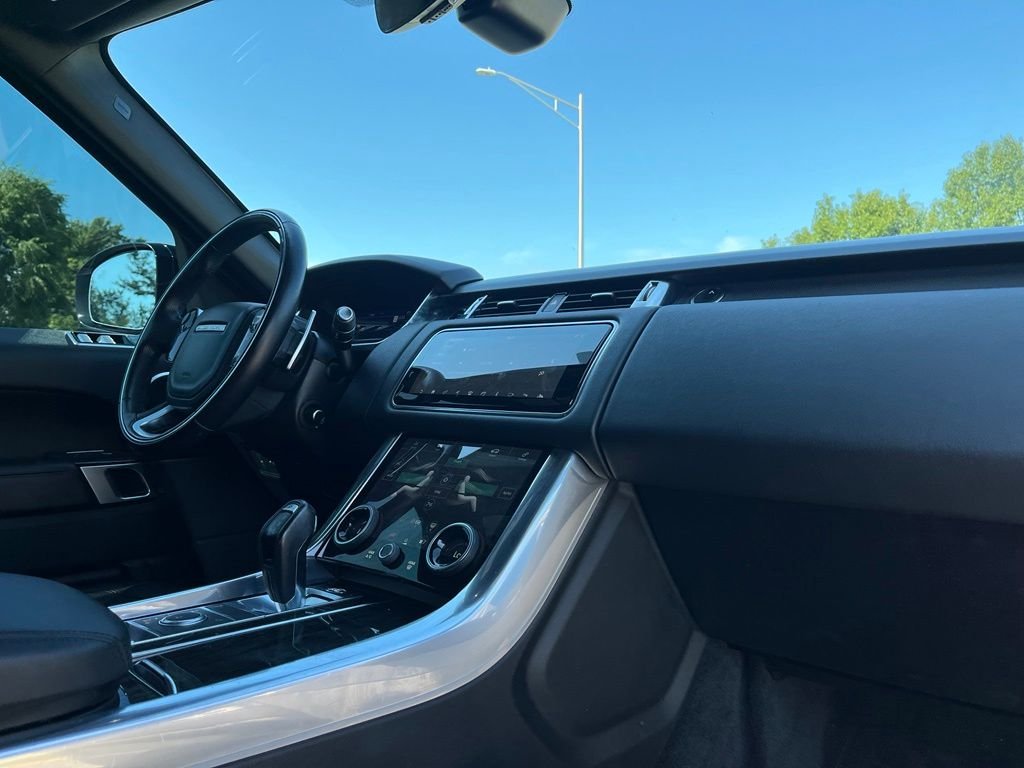 Used 2022 White Land Rover HSE Silver Edition image 31