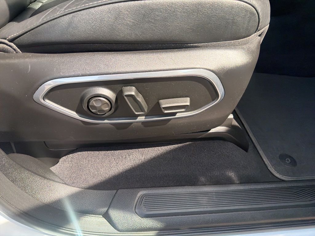 Used 2023 White Jeep Series II image 24