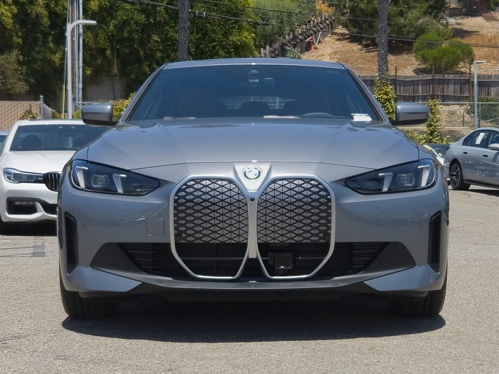 New 2026 Skyscraper Grey Metallic BMW eDrive40 image 2