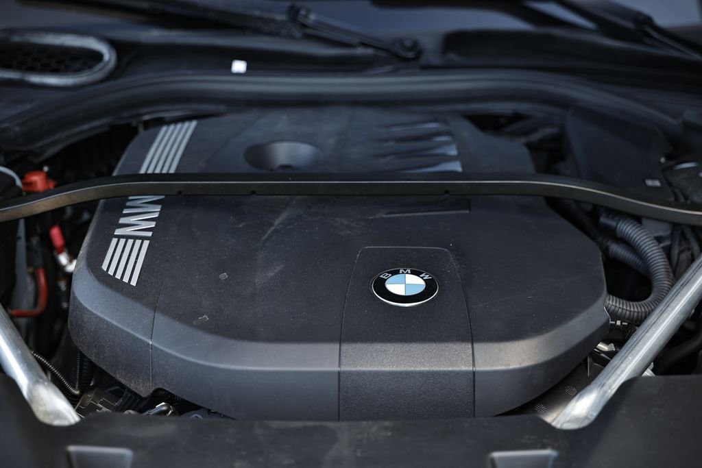 Used 2023 Brooklyn Gray Metallic BMW 740i image 30