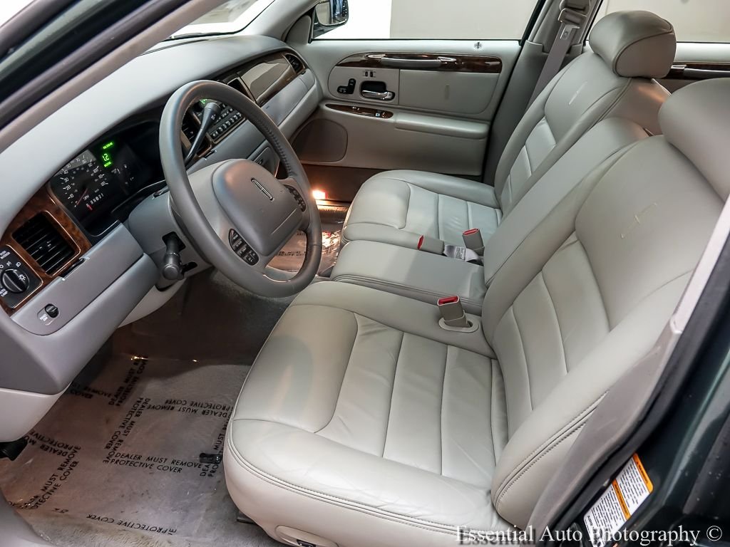 Used 1999  Lincoln Signature image 9