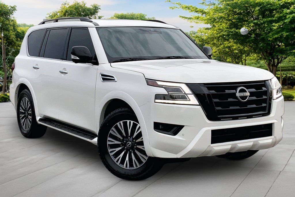 Used 2023 White Nissan SL image 3