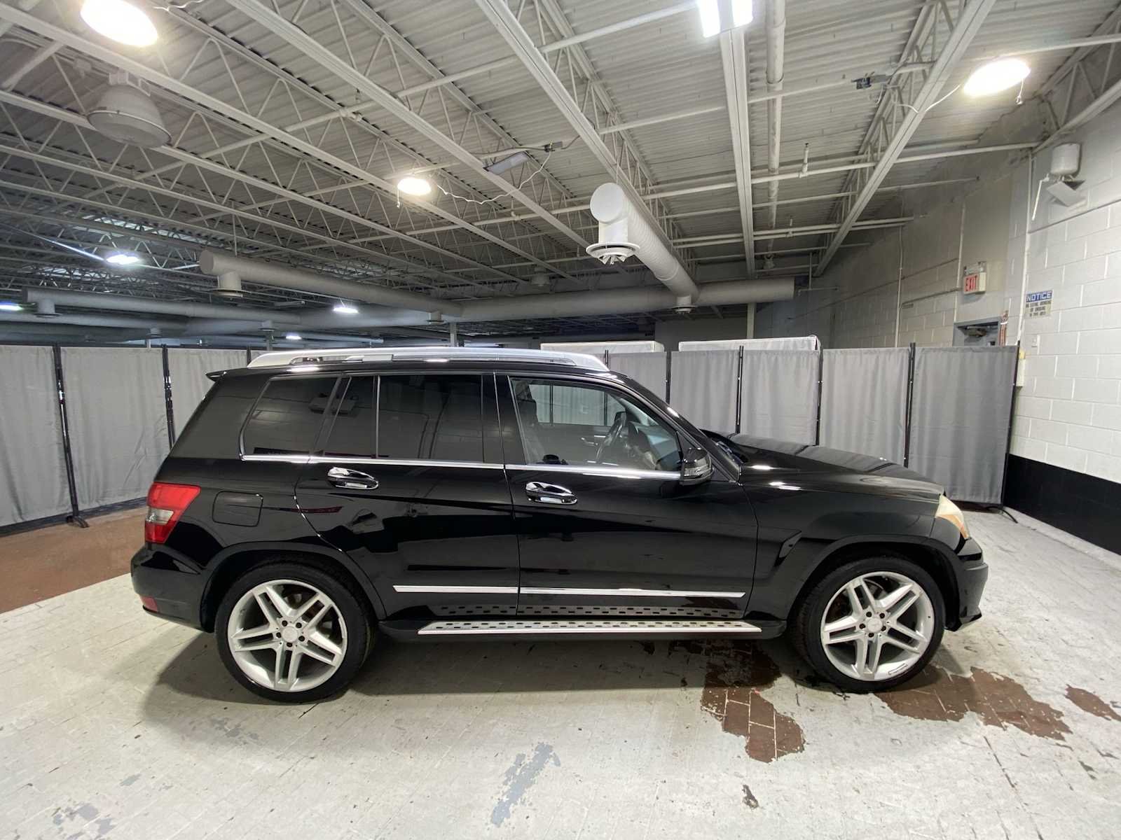 Used 2010 Black Mercedes-Benz GLK 350 image 27