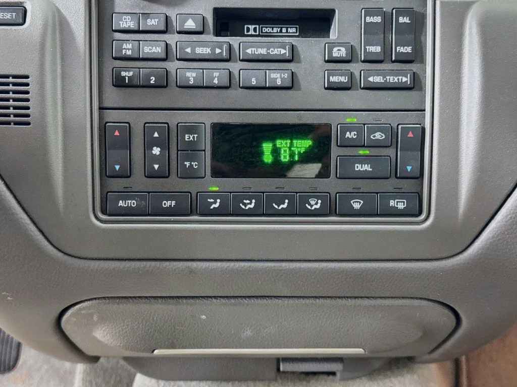 Used 2007 White Lincoln Signature image 16