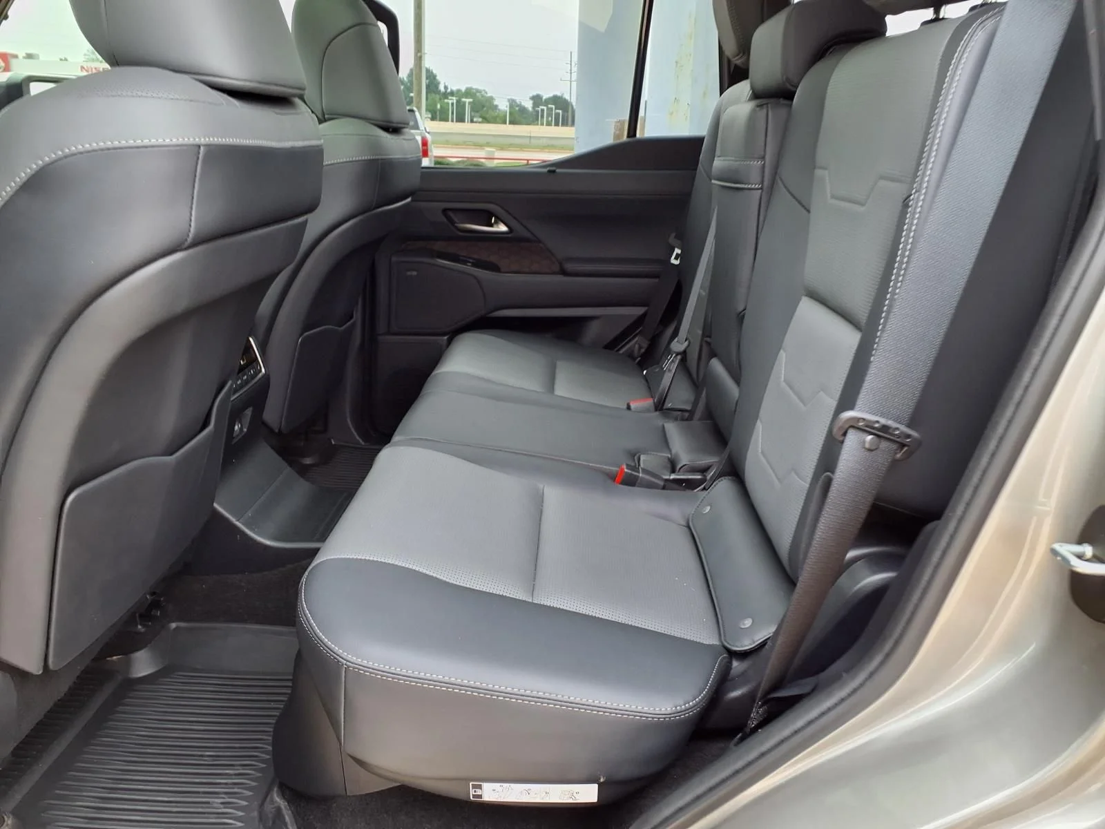 Used 2025 Silver Lexus 550 Luxury+ image 21