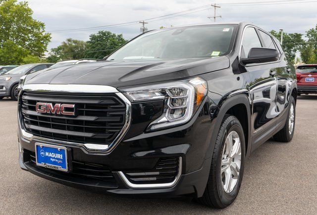 Used 2024 Black GMC SLE image 2