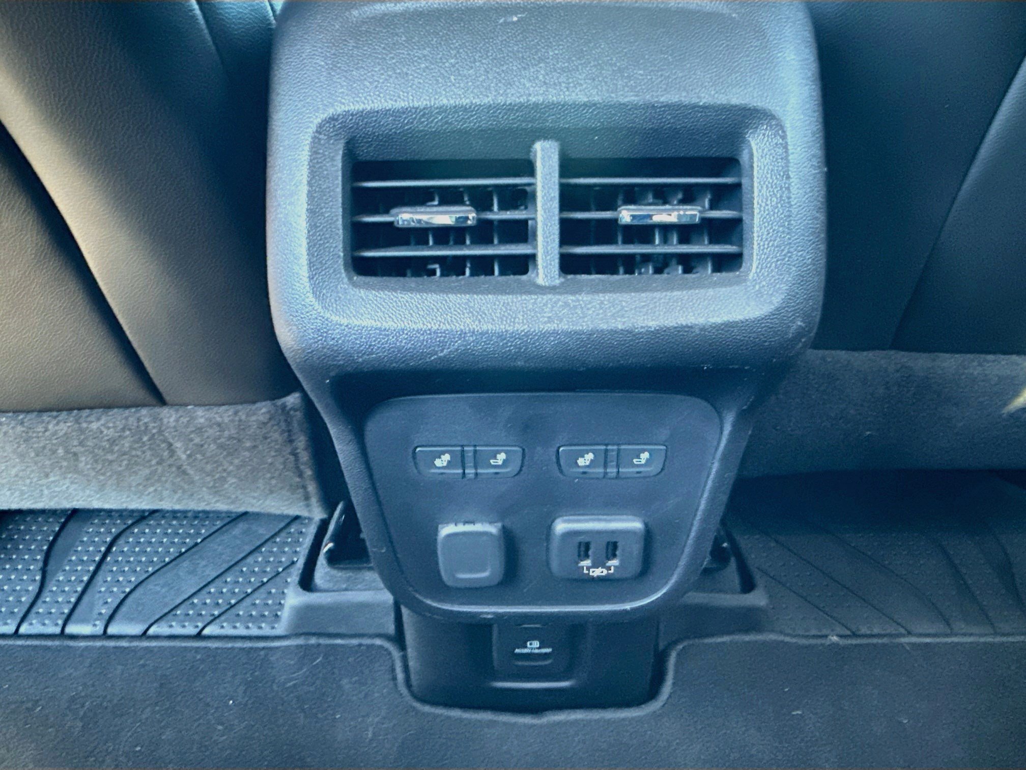 Used 2018 Silver Ice Metallic Chevrolet Premier image 29