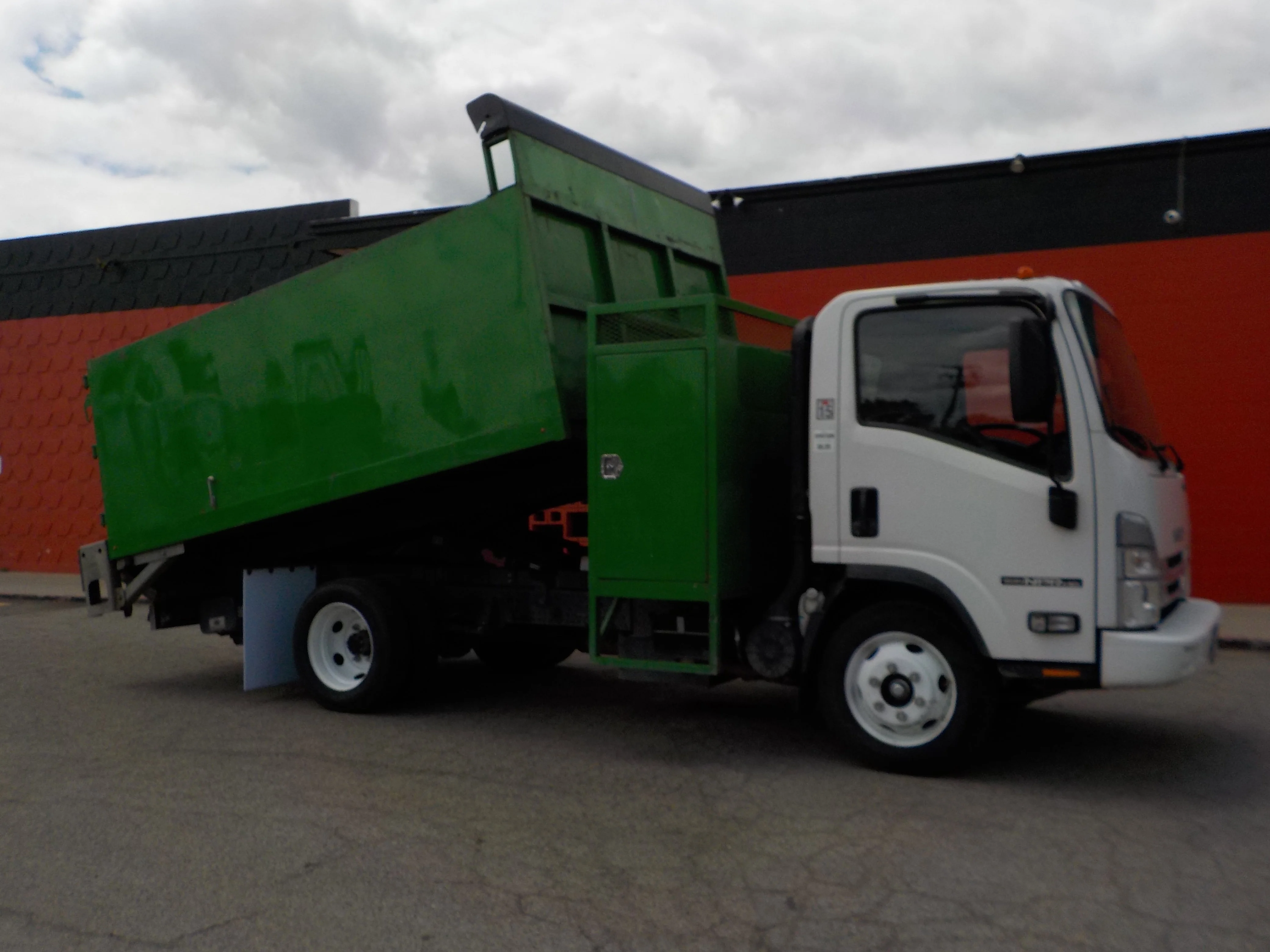2023 Isuzu NPR-HD's photo