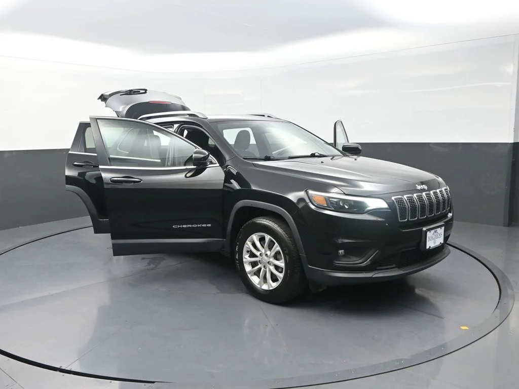 Used 2019 Black Jeep Latitude image 29