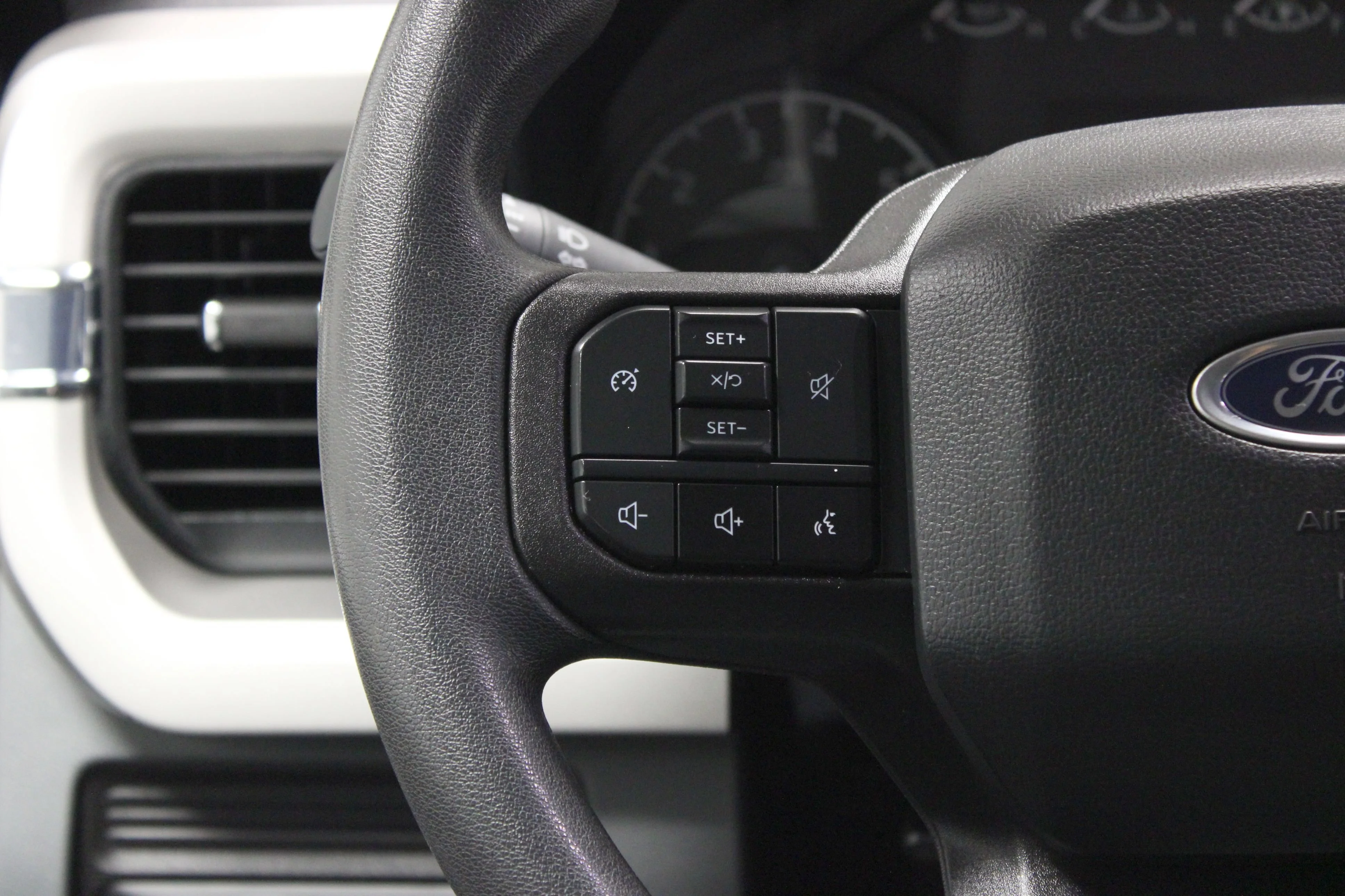 Used 2024 Oxford White Ford XLT image 23