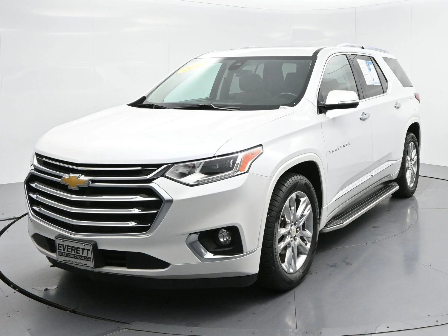 Used 2019 IRIDESCENT PEARL TRICOAT Chevrolet High Country image 3