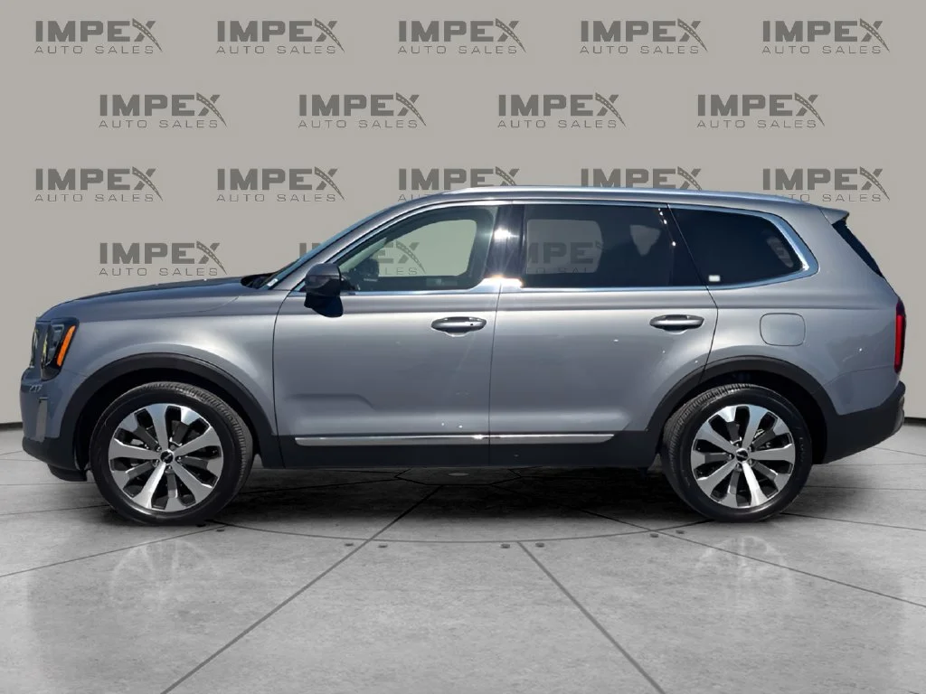 Used 2022 Silver Kia EX image 2