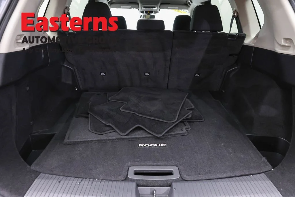 Used 2023 Gray Nissan S image 9