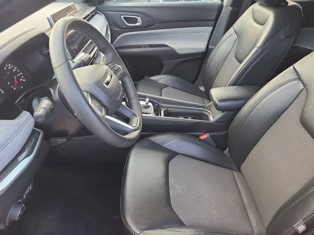Used 2024 Silver Jeep Latitude image 19