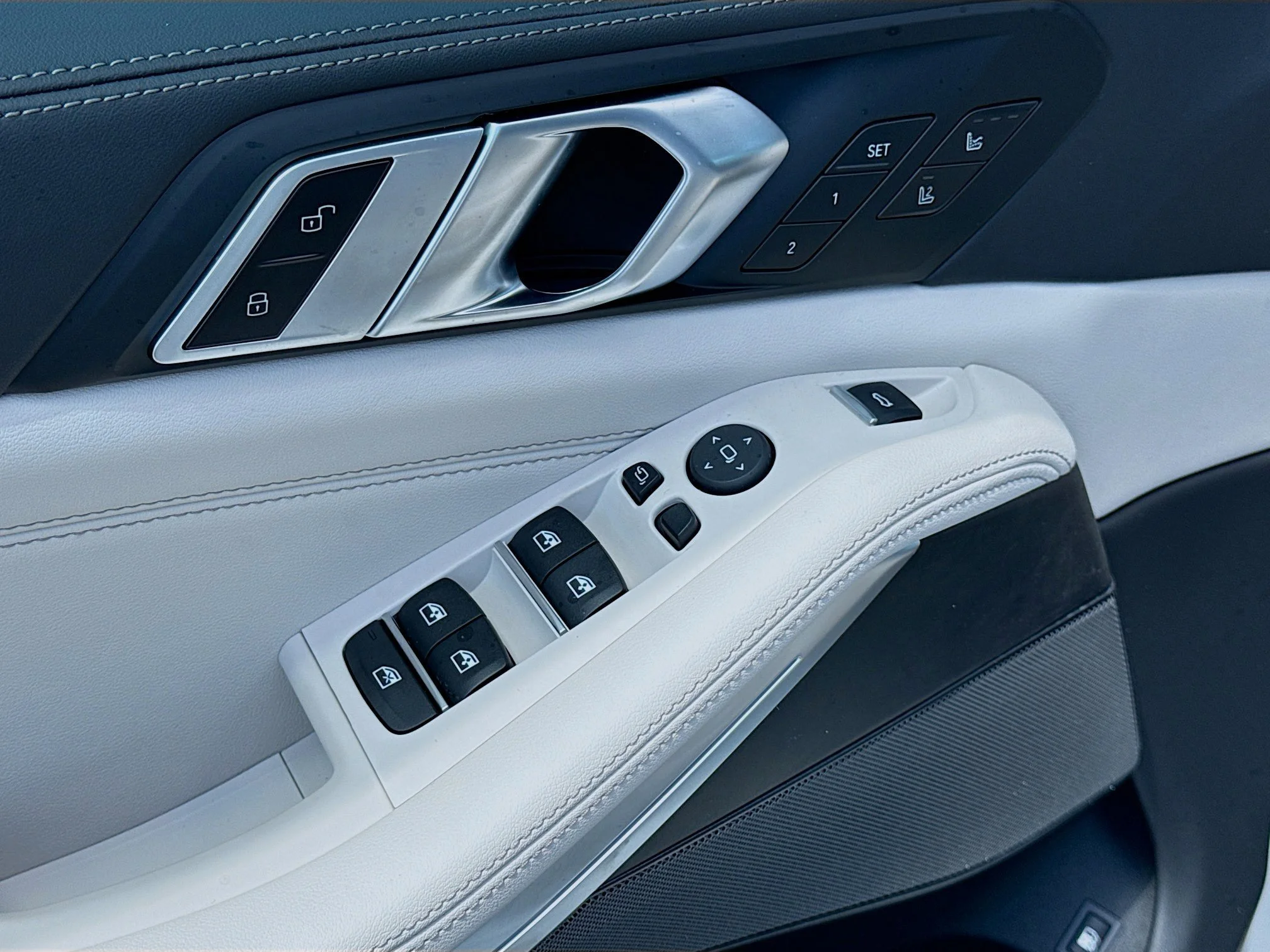 New 2026 Alpine White BMW xDrive50e image 23