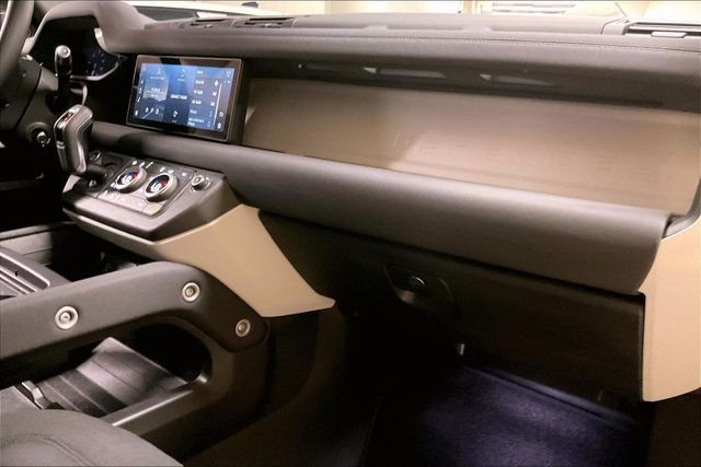 Used 2020 Green Land Rover First Edition image 28