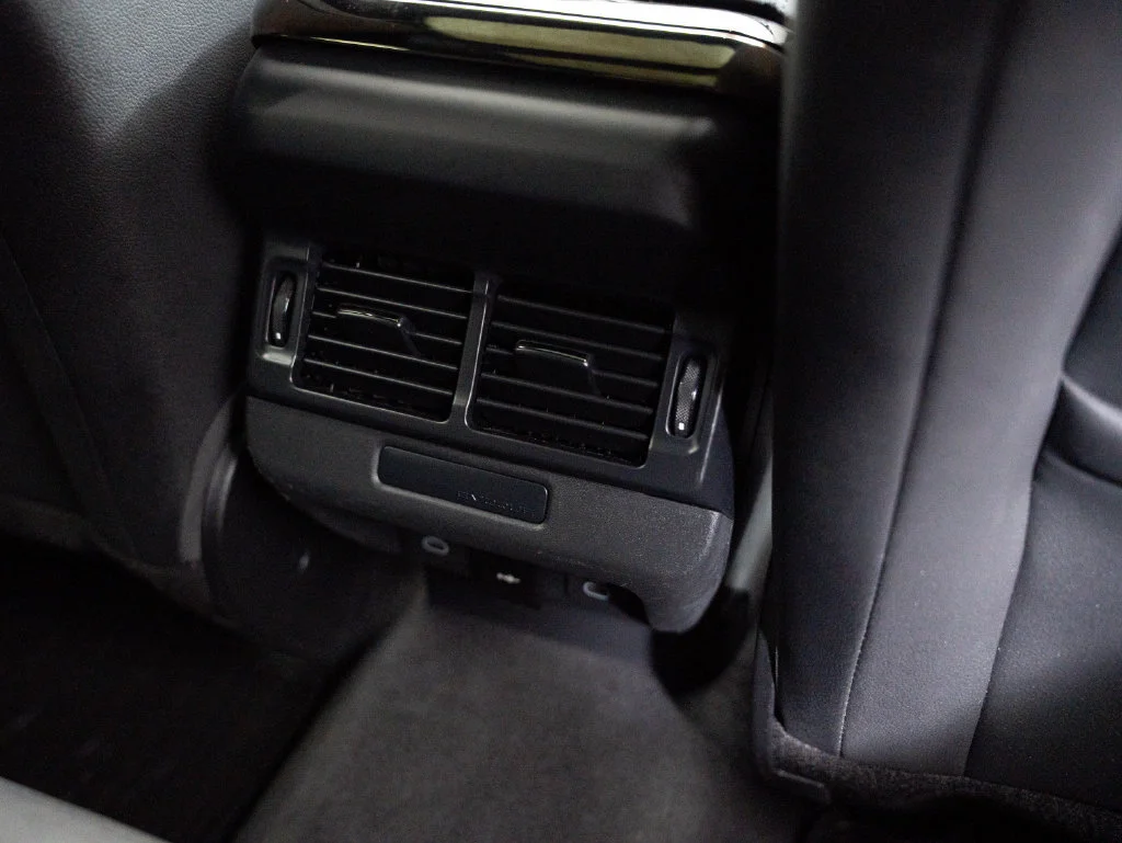 Used 2024 Eiger Gray Metallic Land Rover Dynamic image 35