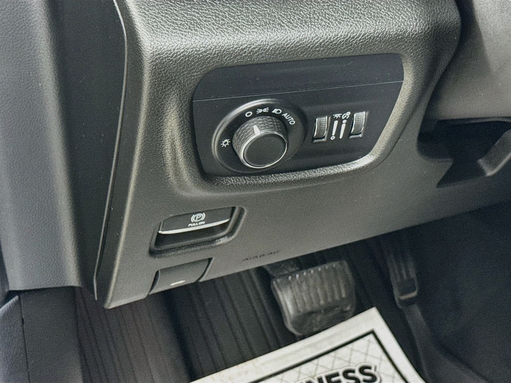 Used 2023 Baltic Gray Metallic Clearcoat Jeep Altitude image 16