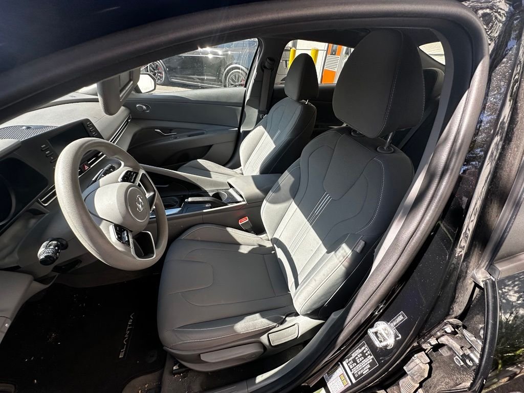 Used 2022 Phantom Black Hyundai SEL image 16