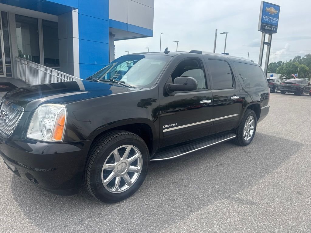 2013 GMC Yukon Denali 2WD's photo