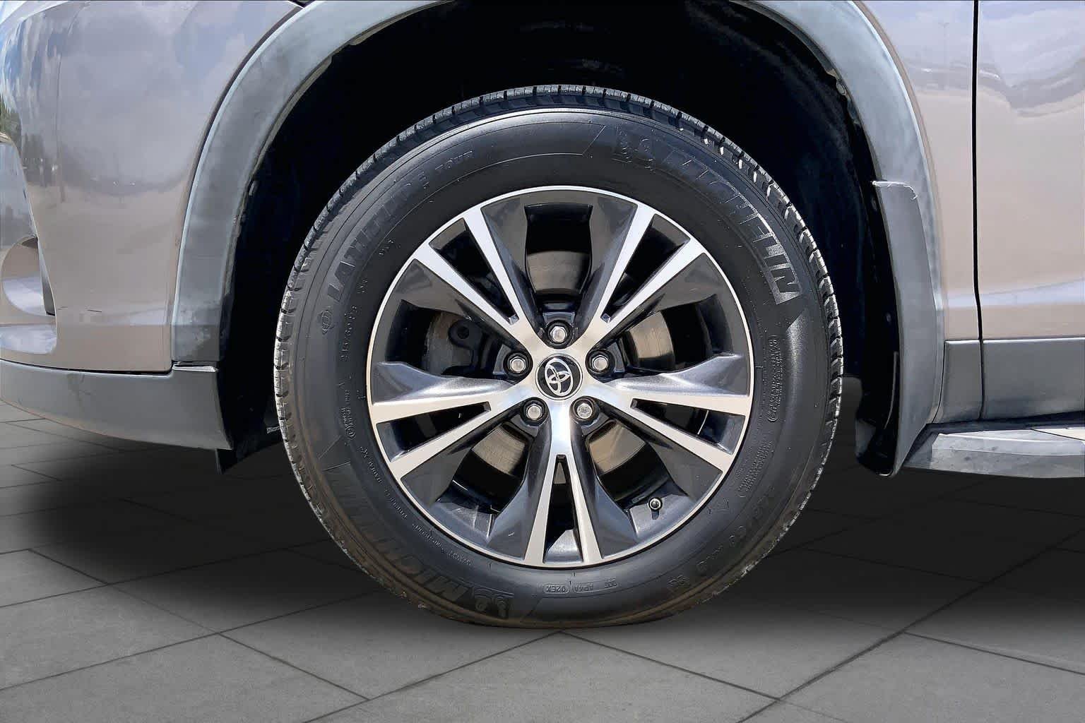 Used 2019 Predawn Gray Mica Toyota LE image 11