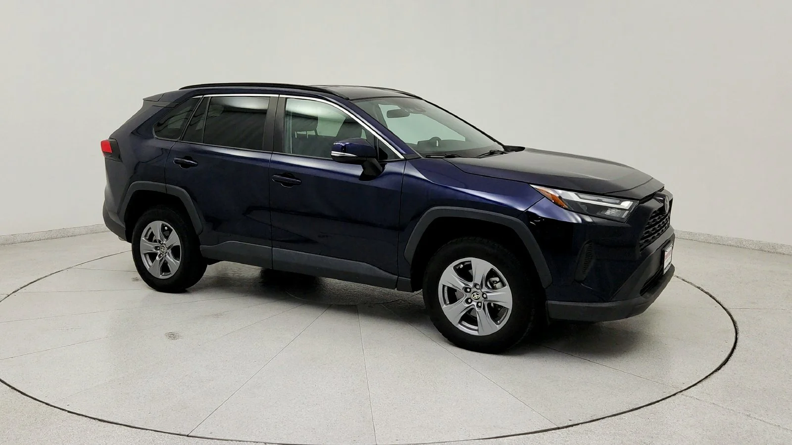 Used 2022  Toyota XLE image 9