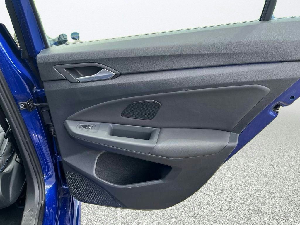 Used 2022 Blue Volkswagen 2.0T image 25