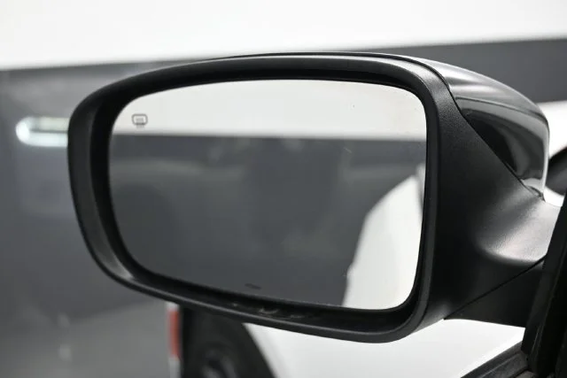 Used 2021 White Dodge SXT image 4