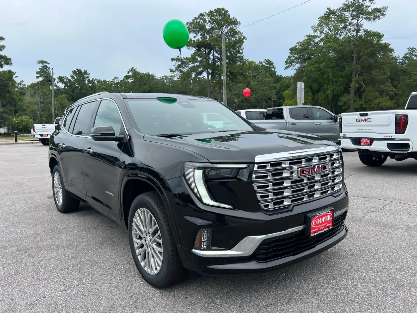 2026 GMC Acadia Denali - Photo 2