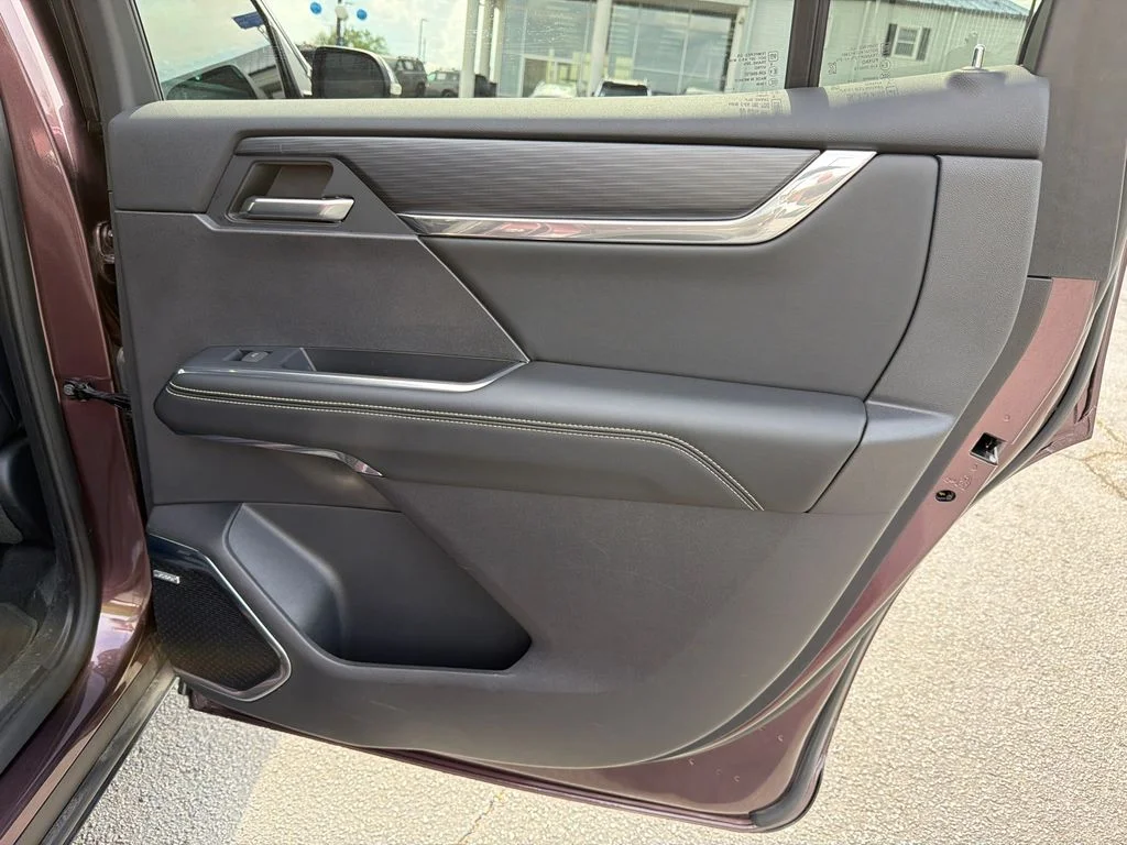Used 2024 Brown GMC Elevation image 16